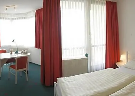 ホテル Hessen Hotelpark 4*